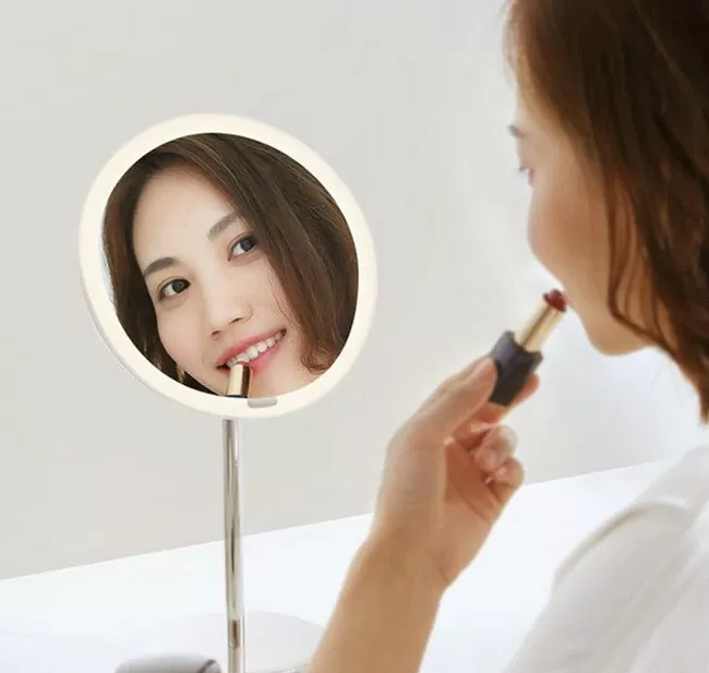 Пример свечения зеркала для макияжа Xiaomi Yeelight LED Lighting Mirror YLGJ01YL